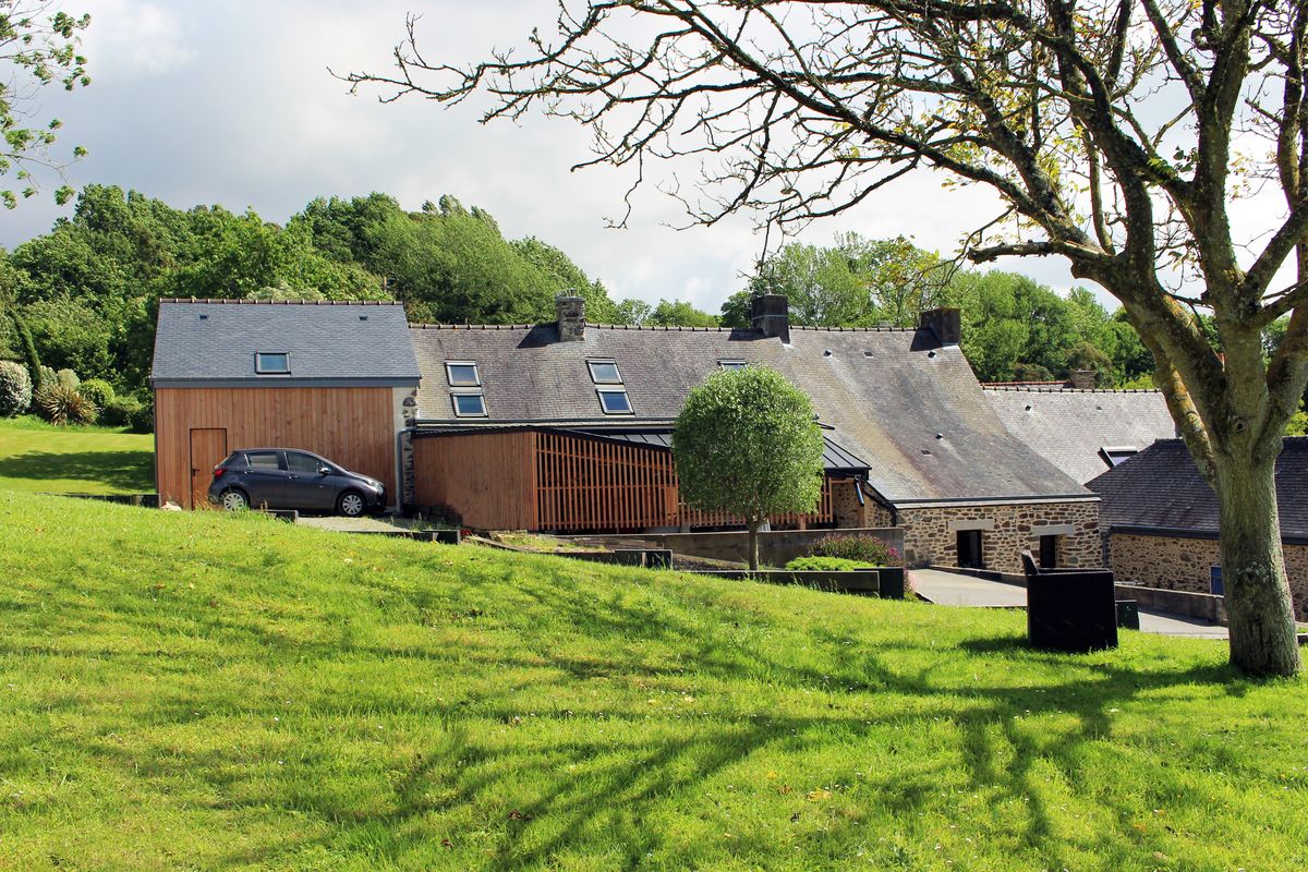 Après travaux de construction rénovation d'annexes en bois et métal