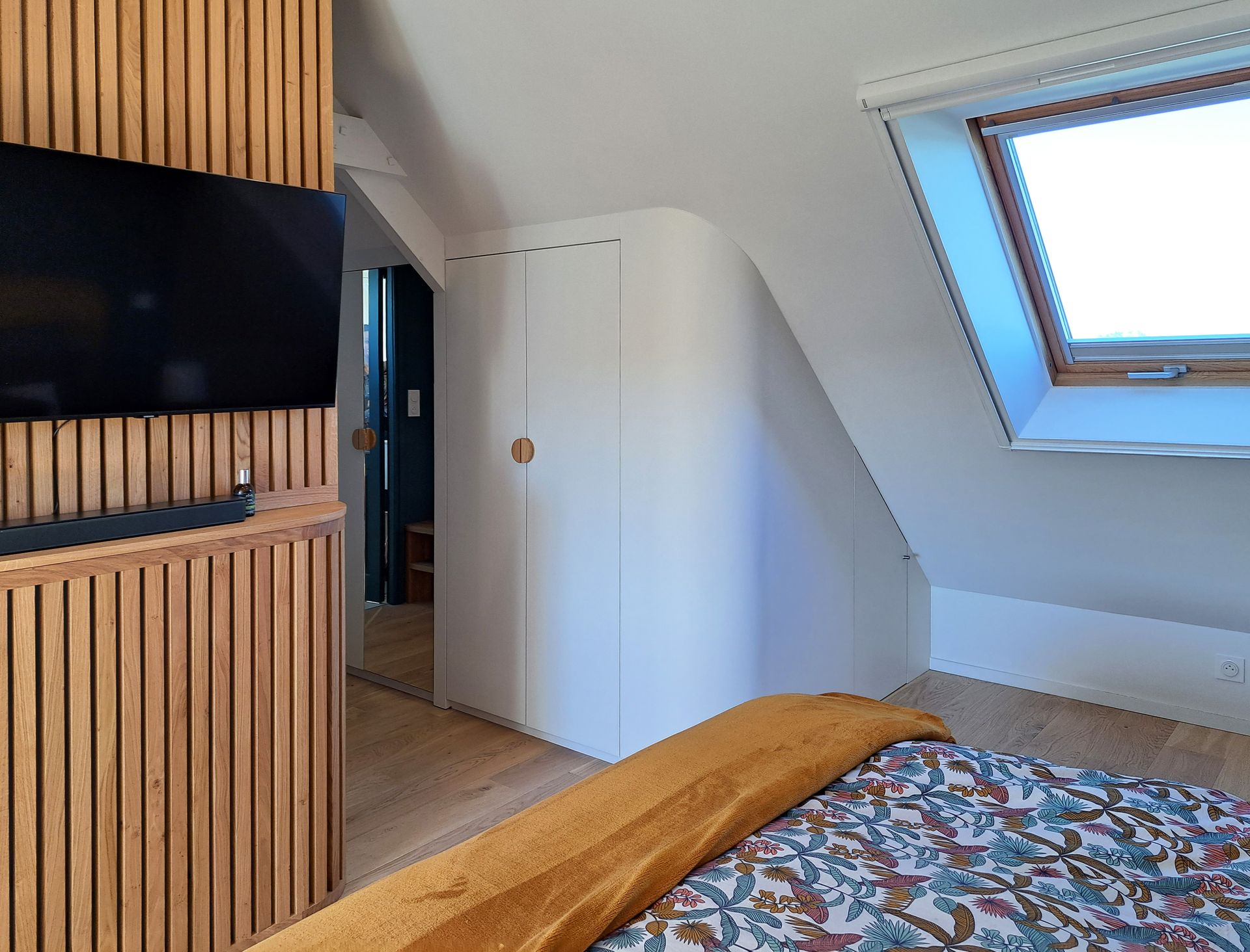 dressing combles agencement sur-mesure arrondi