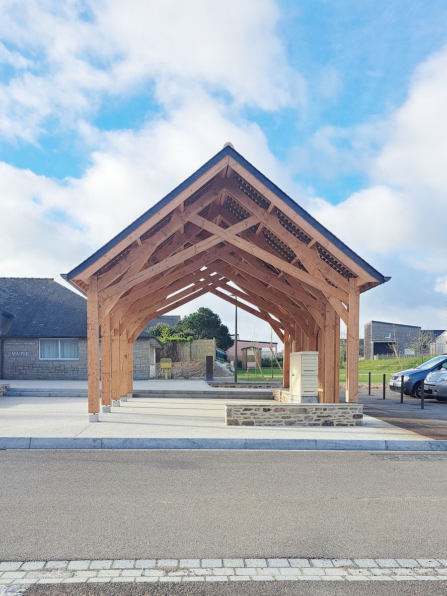 Charpente en douglas à Langrolay sur Rance Extension bois d'une maison en pierre